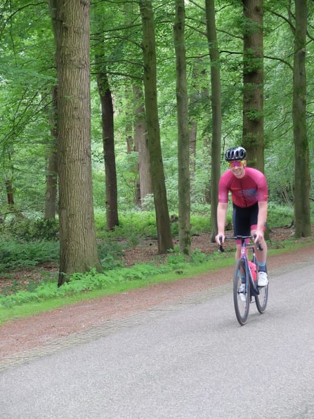 Steven Hölscher fietsend voor Climate Classic